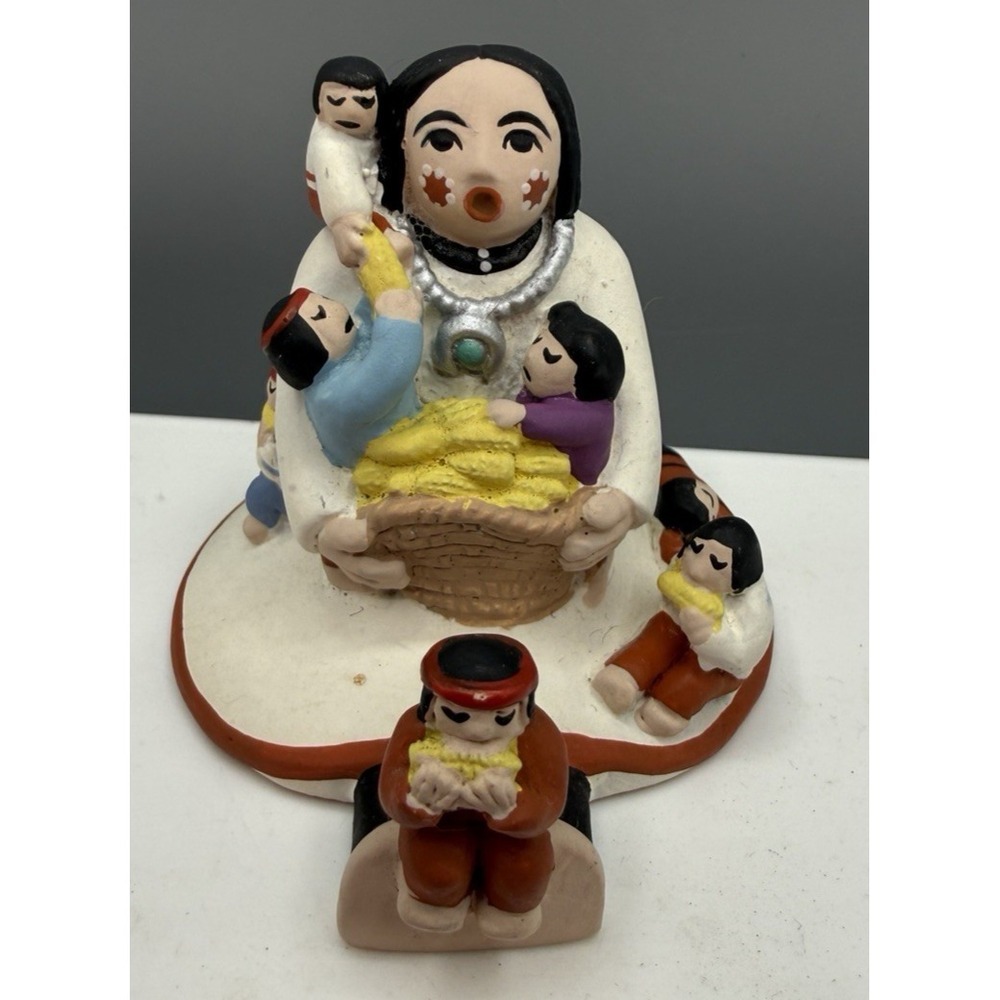Pueblo Storyteller Mother 7-Children Corn On The Cob Tribal Small Figurine